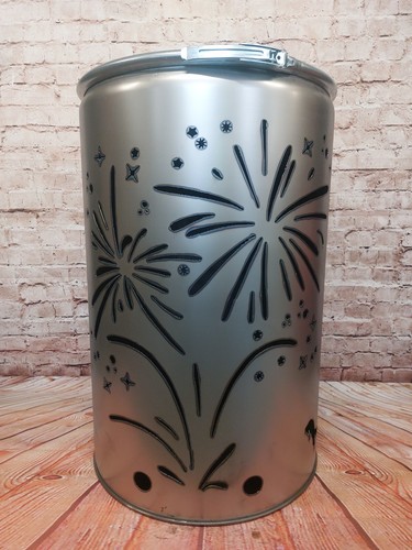 Feuertonne mit feuerwerk - feuertonne,